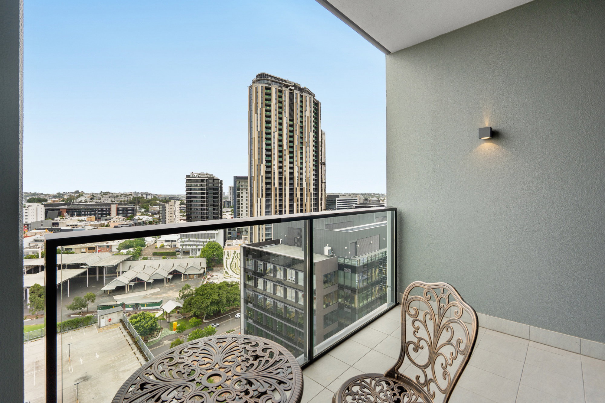 Furnished 2 Bedroom Apartment in Bowen Hills