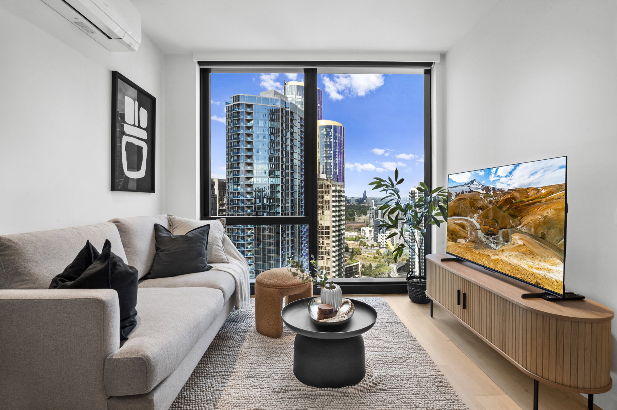 Furnished 2 Bedroom Apartment in Southbank