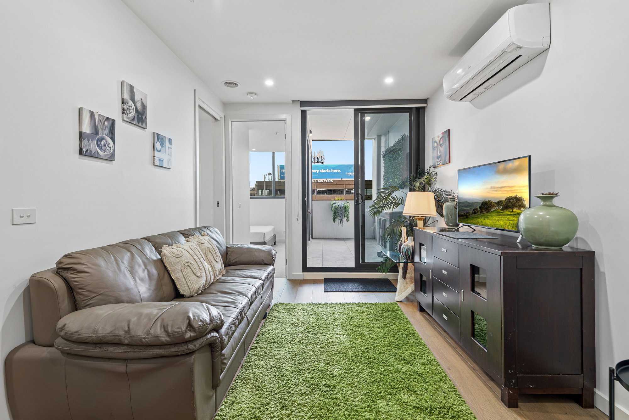 Furnished 2 Bedroom Apartment in Surrey Hills