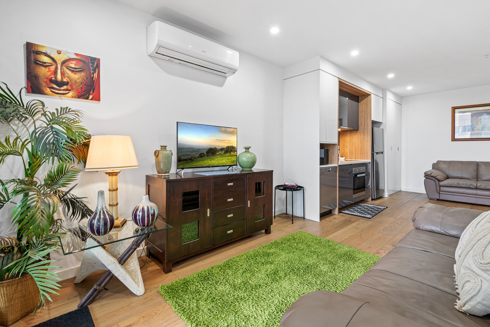 Furnished 2 Bedroom Apartment in Surrey Hills