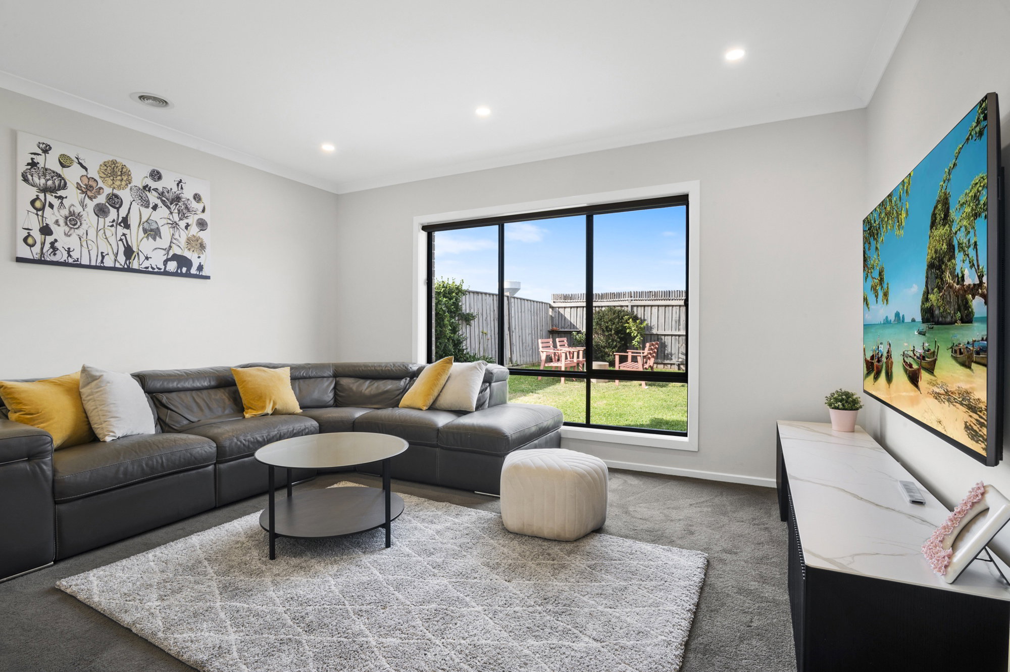 Furnished 4 Bedroom House in Tarneit