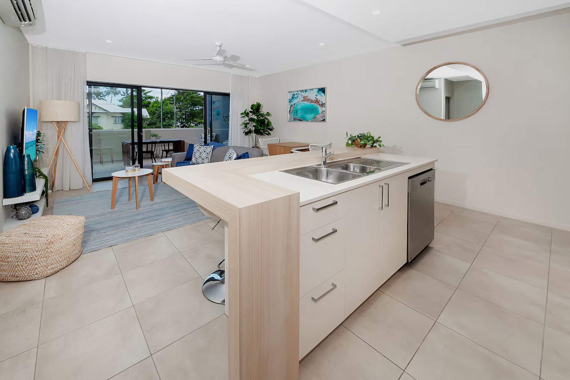 Furnished 2 Bedroom Apartment in Cairns North