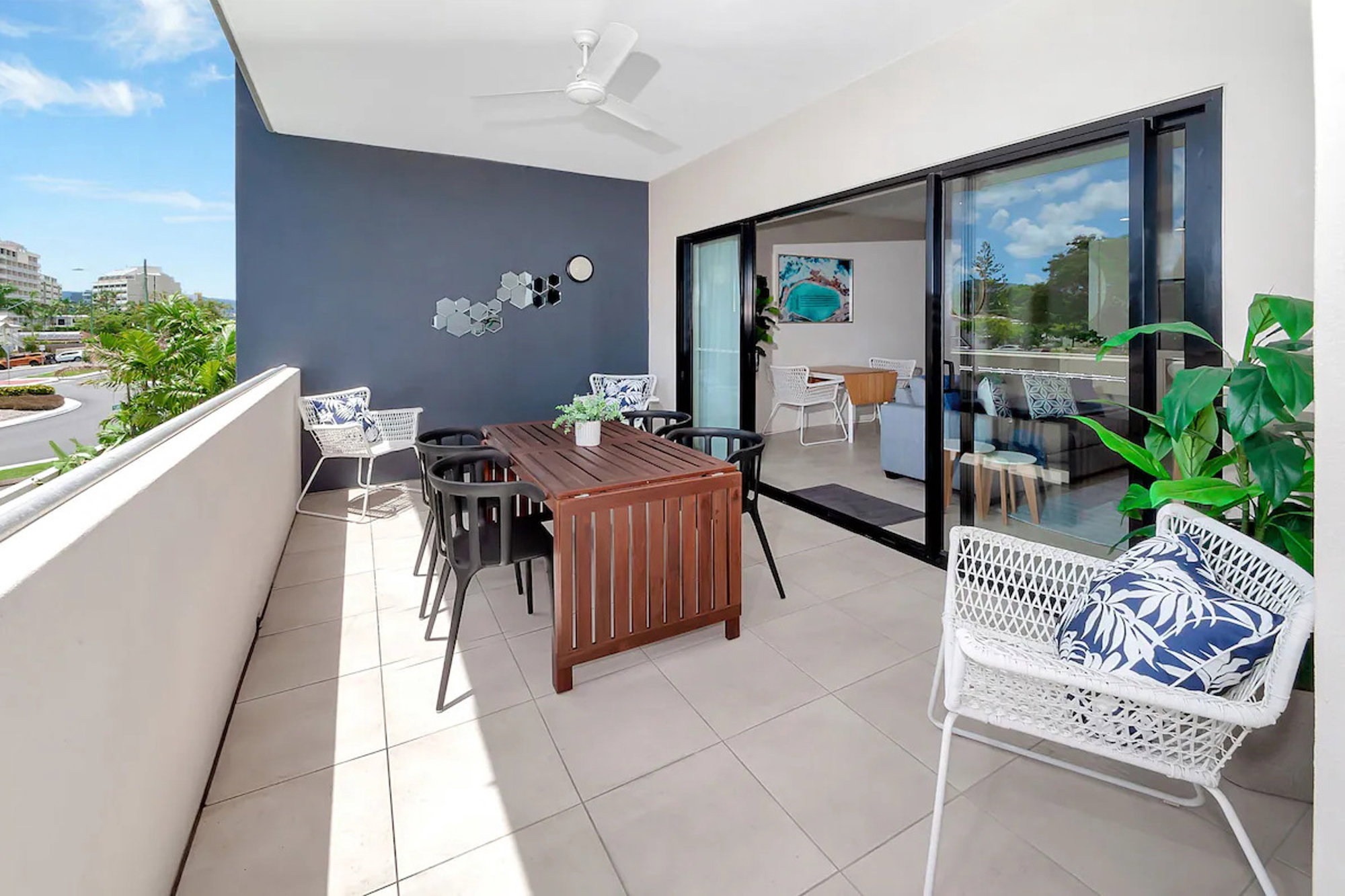 Furnished 2 Bedroom Apartment in Cairns North