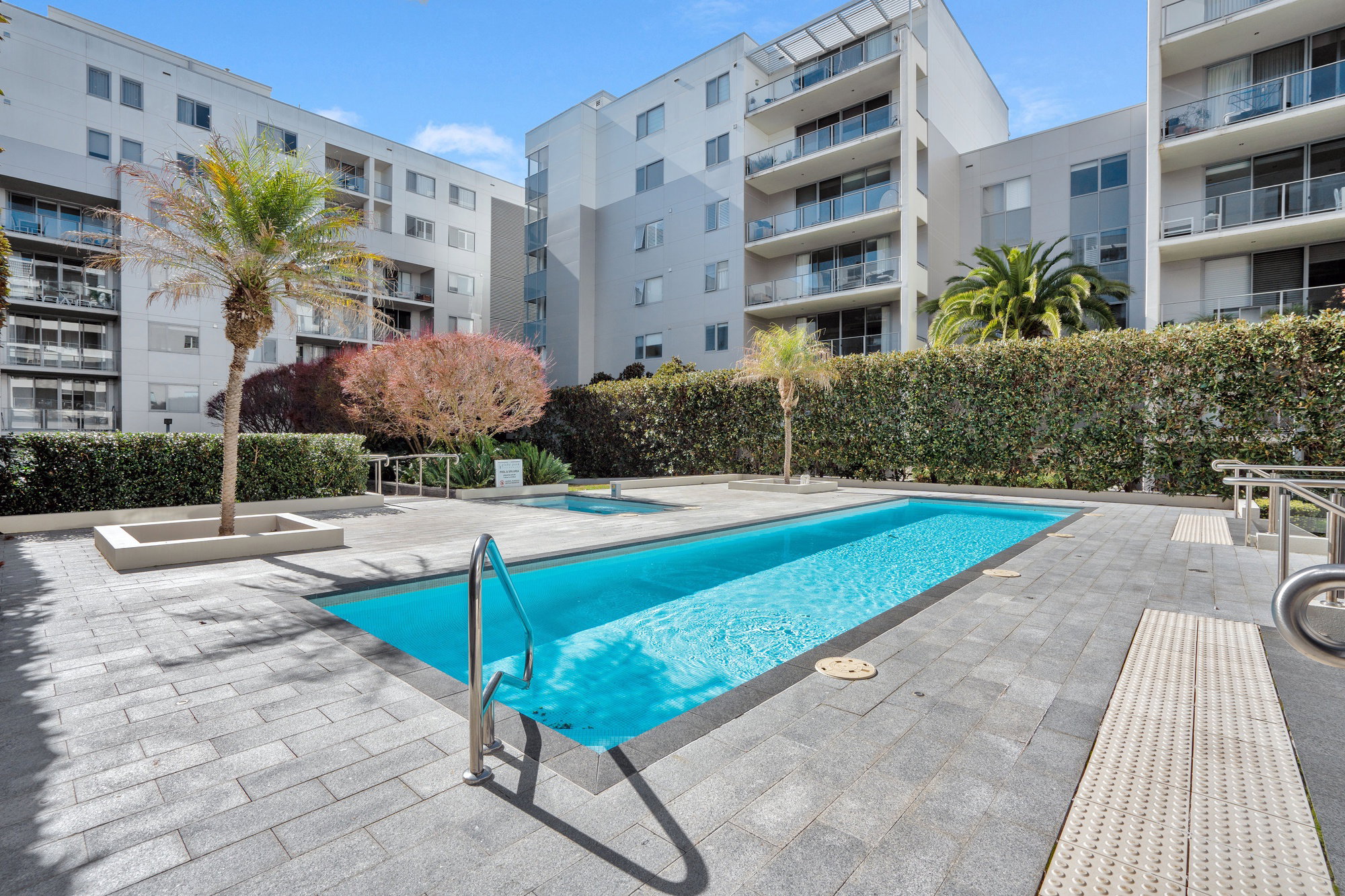 Furnished 1 Bedroom Apartment in Canberra