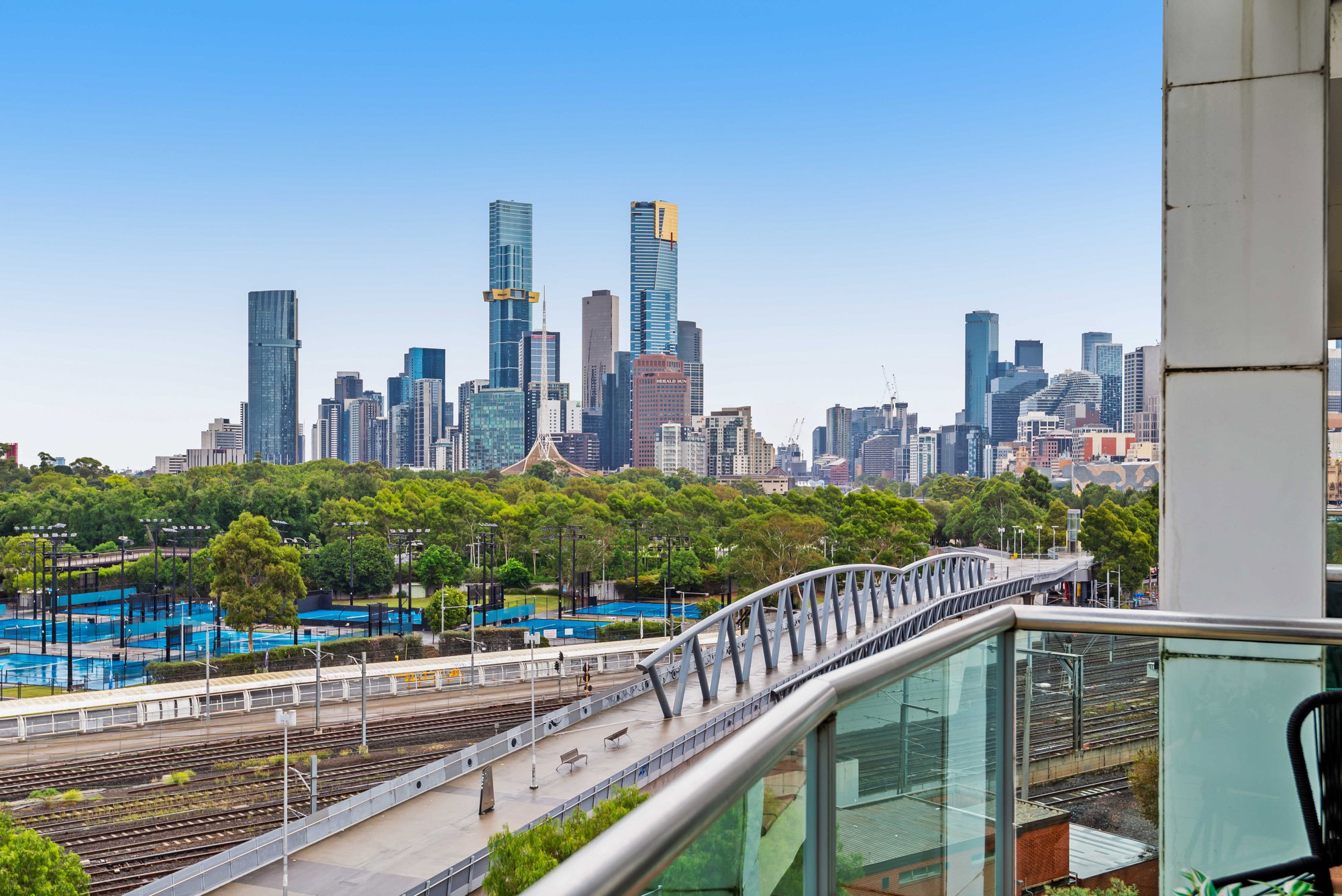 Furnished 3 Bedroom Apartment in East Melbourne