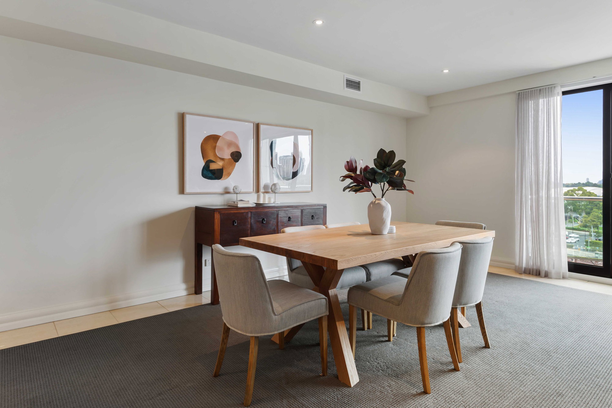 Furnished 3 Bedroom Apartment in East Melbourne