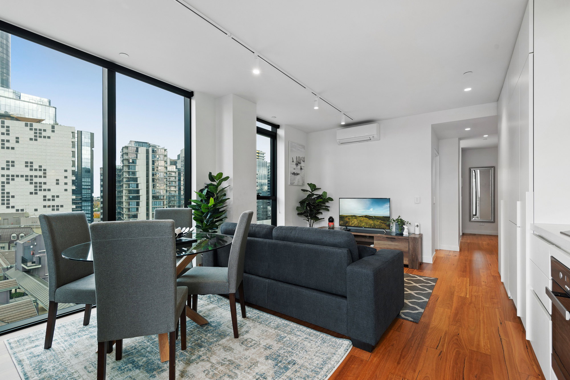 Furnished 1 Bedroom Apartment in South Yarra