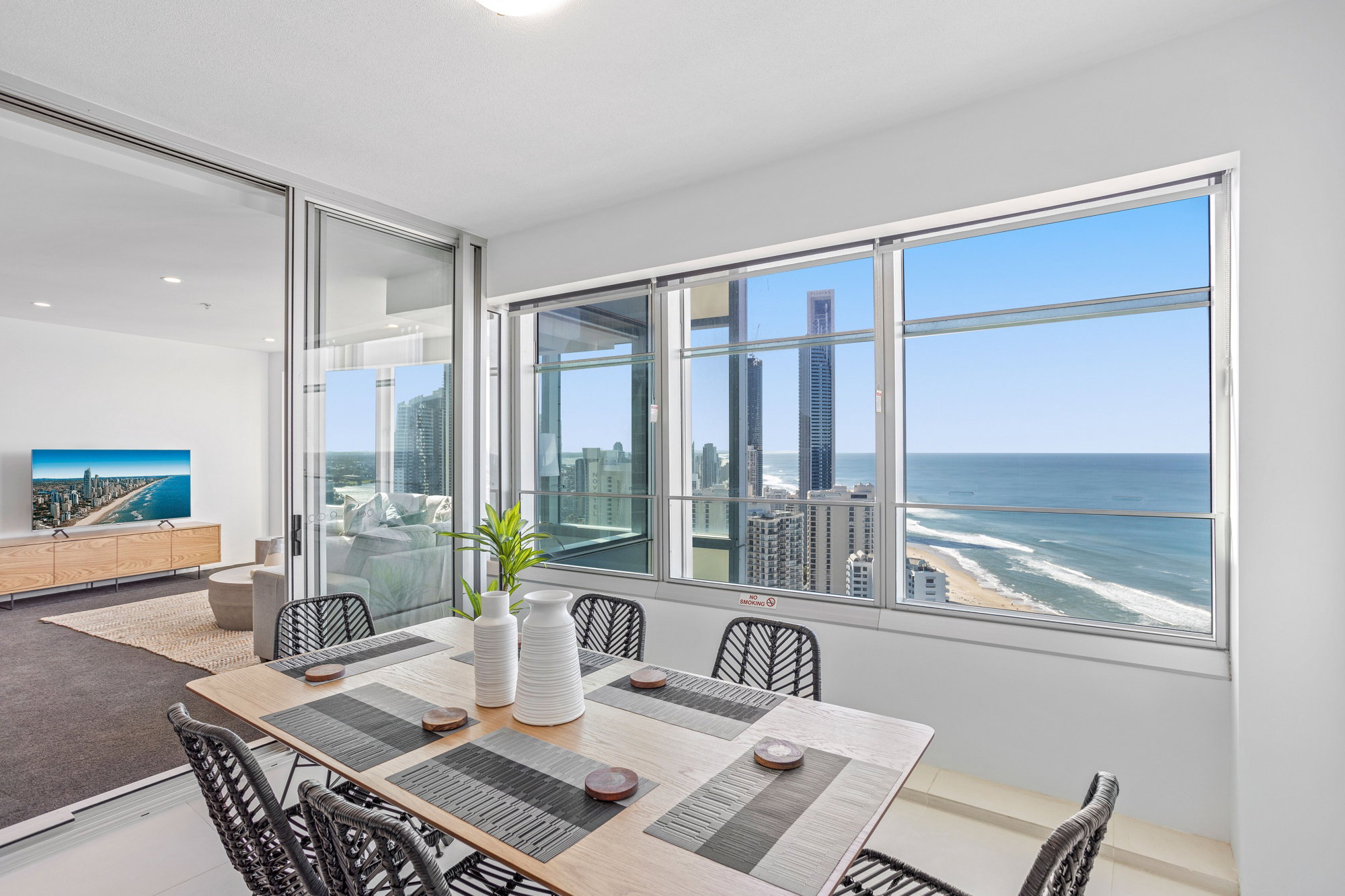 Furnished 2 Bedroom Apartment in Surfers Paradise
