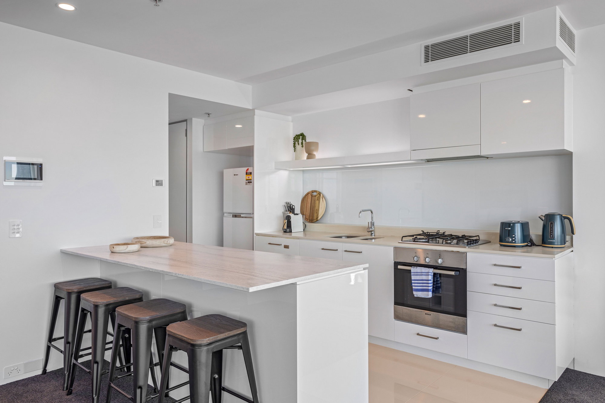 Furnished 2 Bedroom Apartment in Surfers Paradise