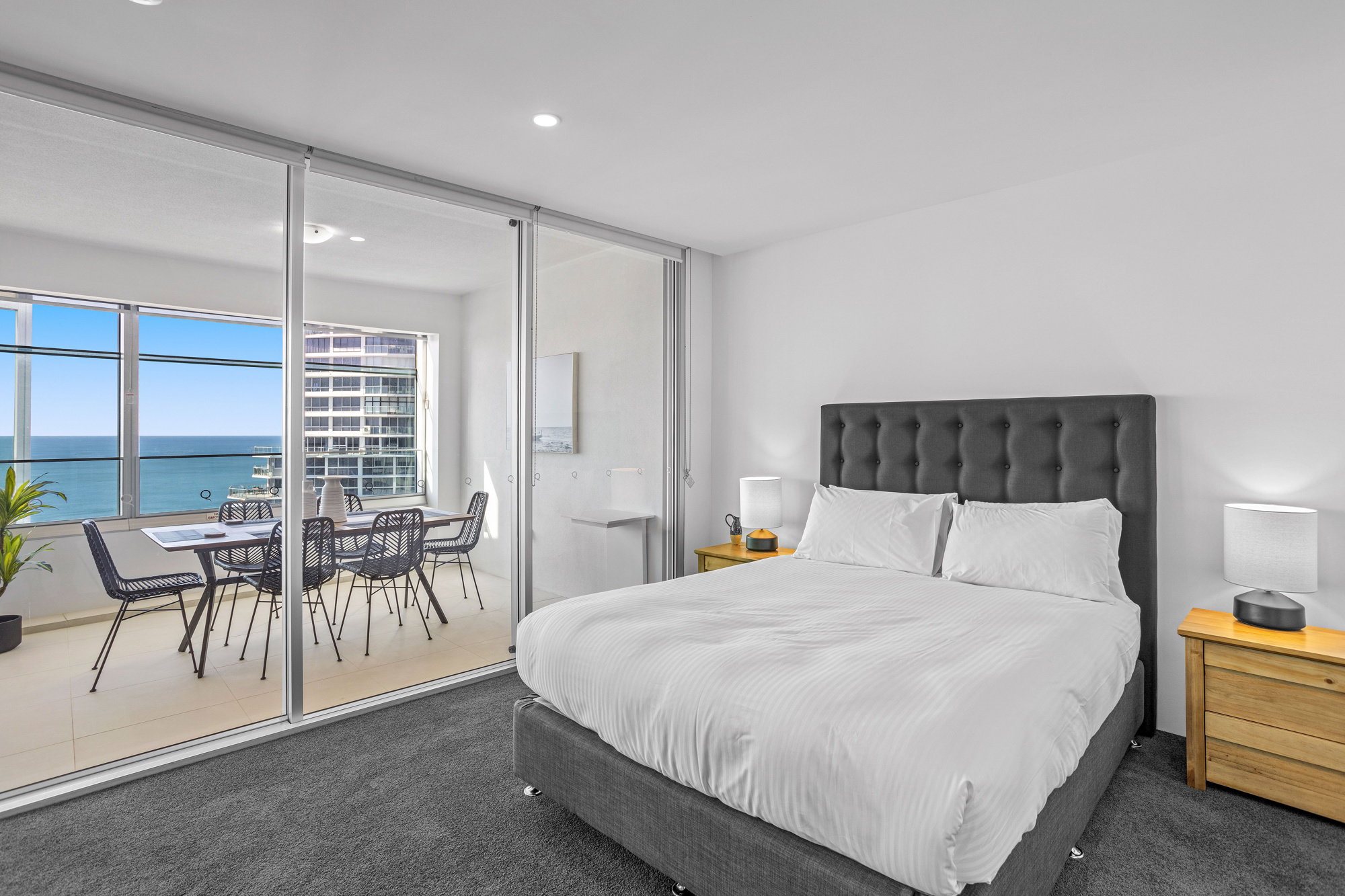 Furnished 2 Bedroom Apartment in Surfers Paradise