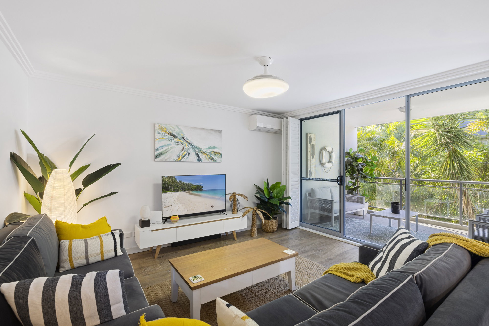 Furnished 2 Bedroom Apartment in Narrabeen