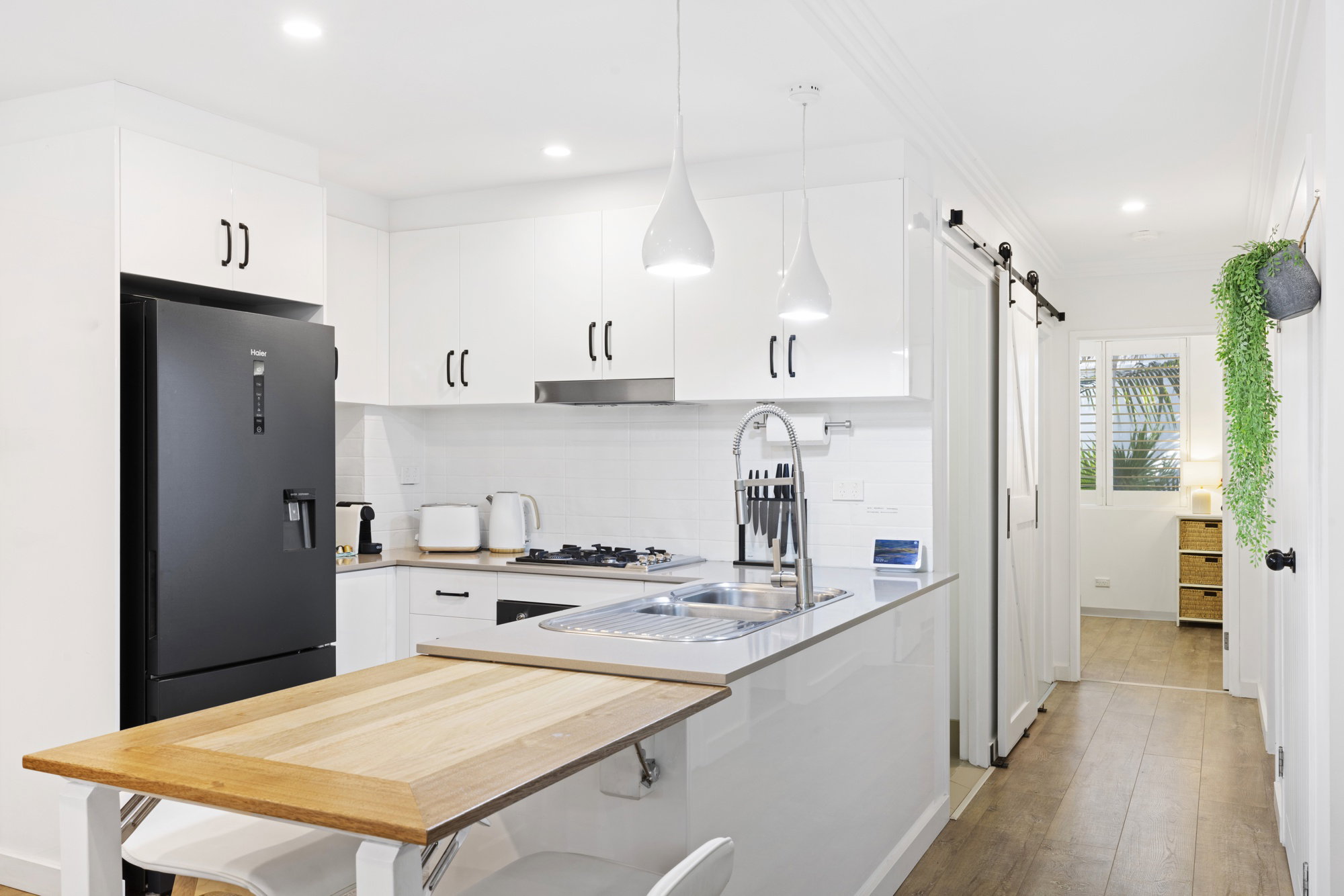 Furnished 2 Bedroom Apartment in Narrabeen