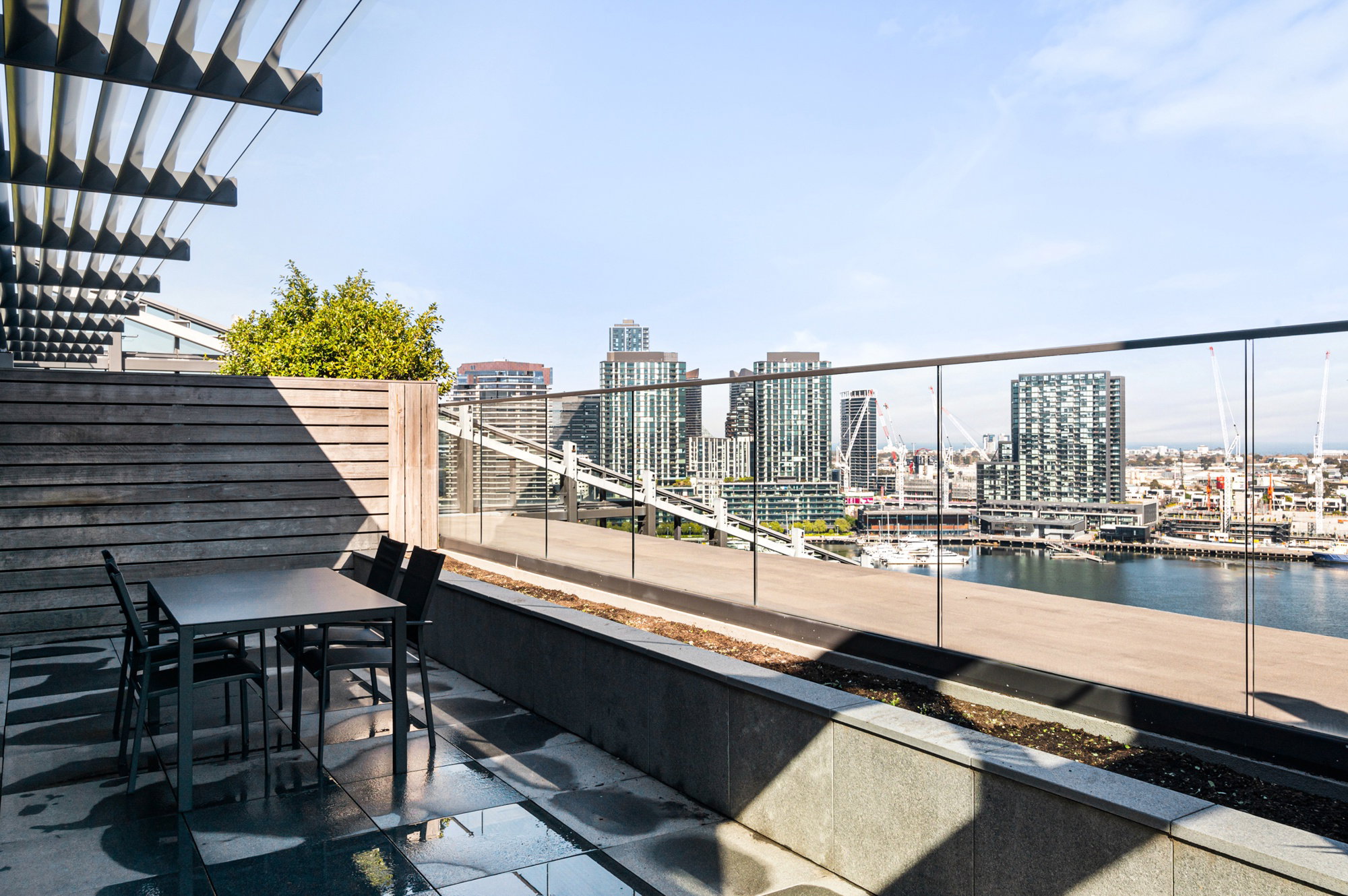 Furnished 2 Bedroom Apartment in Docklands