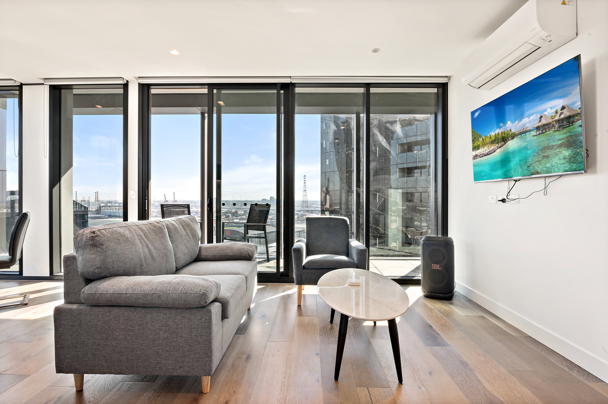 Furnished 2 Bedroom Apartment in Docklands