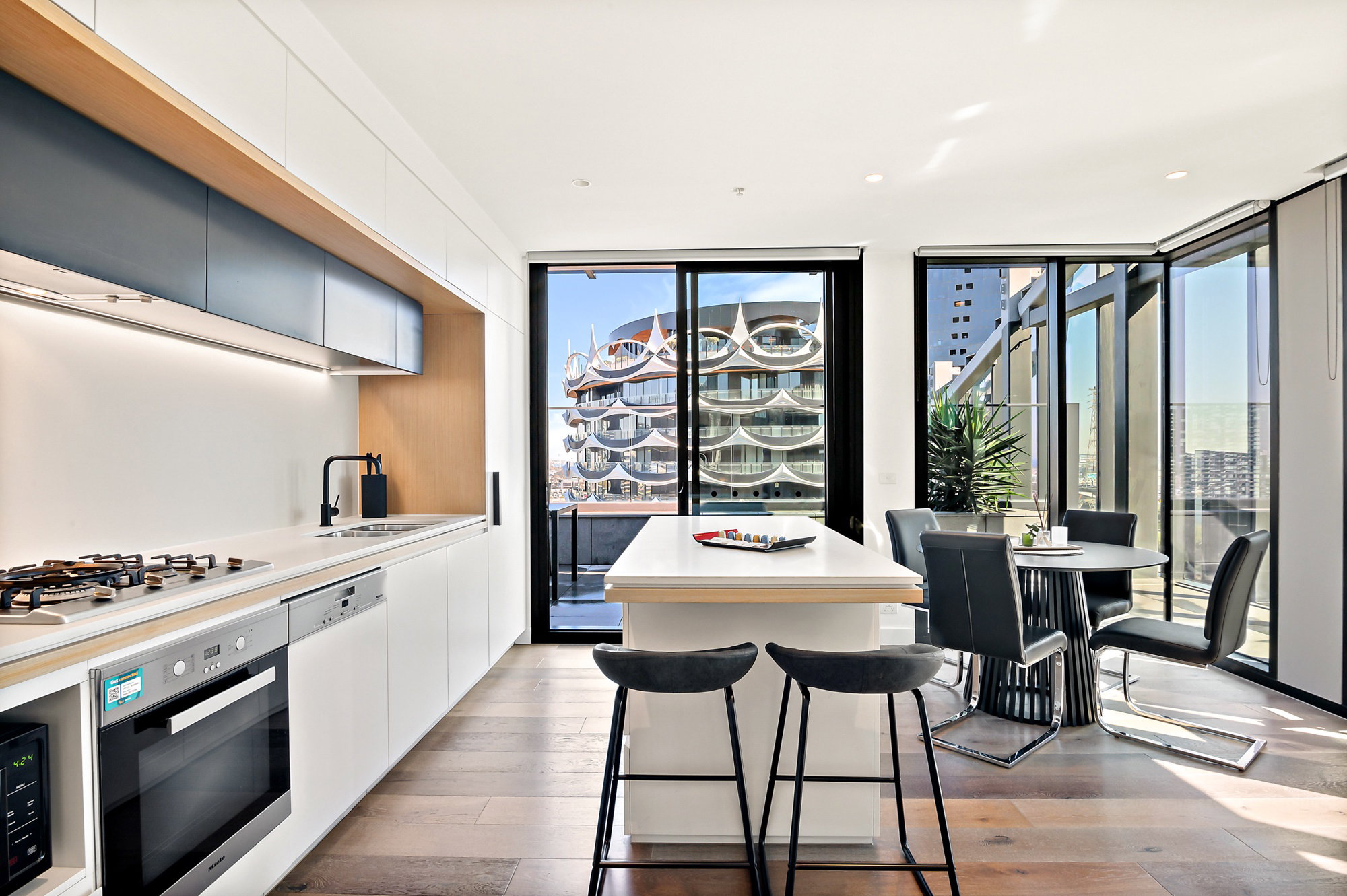 Furnished 2 Bedroom Apartment in Docklands