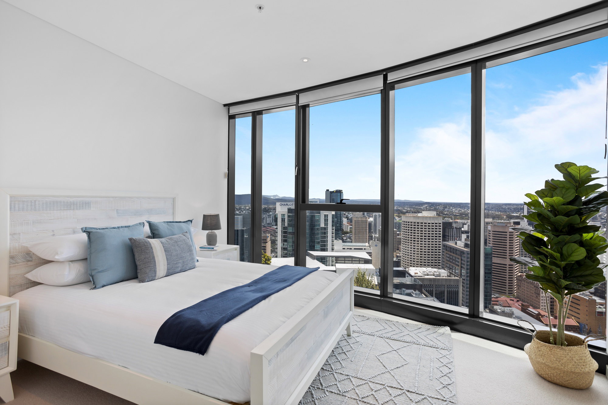 Furnished 1 Bedroom Apartment in Brisbane City