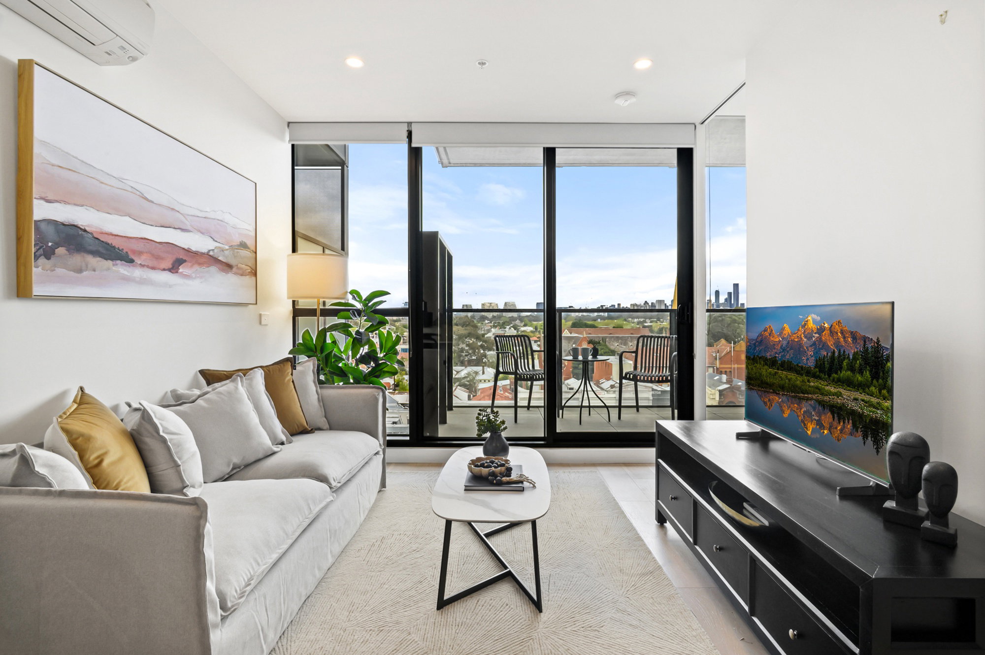 Furnished 2 Bedroom Apartment in South Yarra