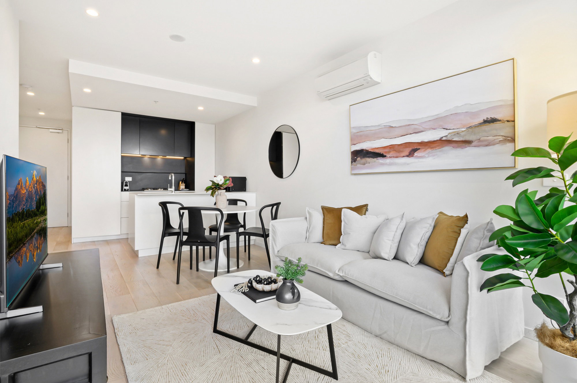 Furnished 2 Bedroom Apartment in South Yarra