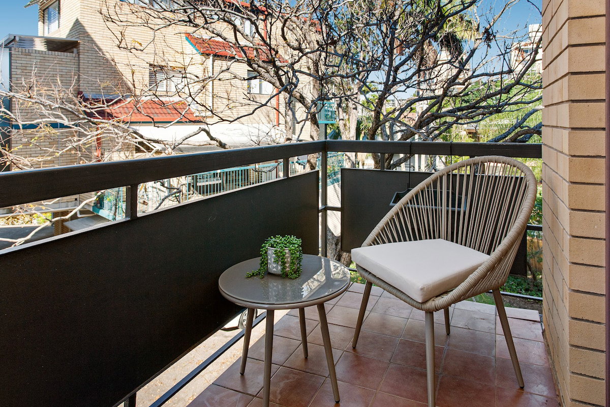 Furnished 2 Bedroom Apartment in New Farm