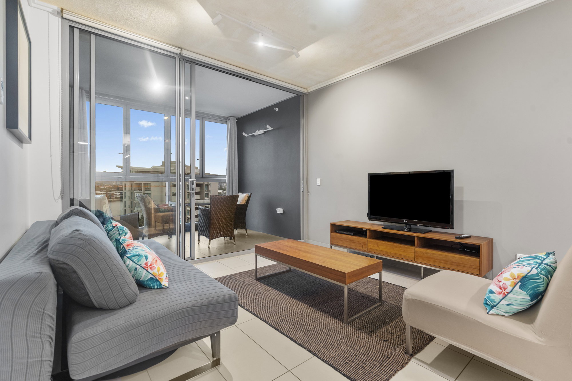 Furnished 1 Bedroom Apartment in Hamilton