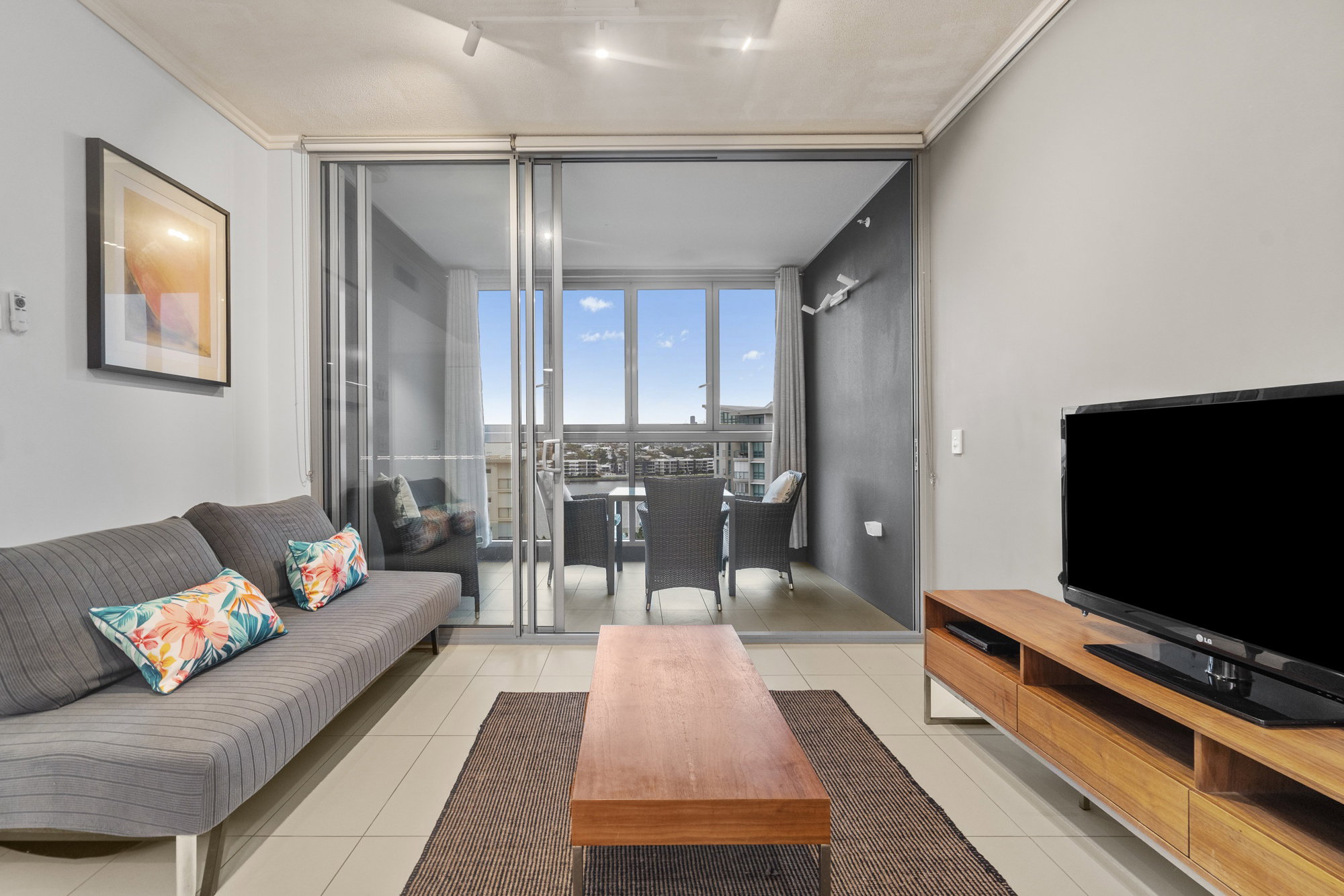 Furnished 1 Bedroom Apartment in Hamilton