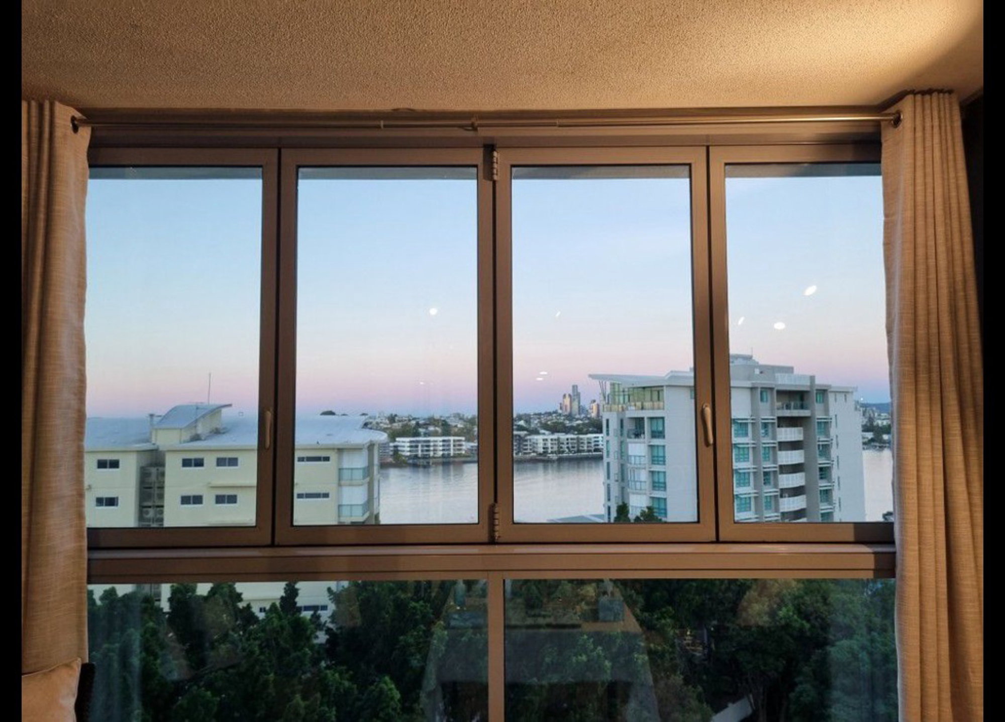 Furnished 1 Bedroom Apartment in Hamilton