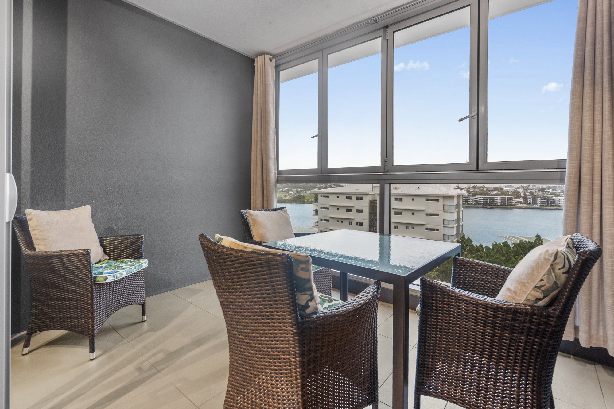 Furnished 1 Bedroom Apartment in Hamilton
