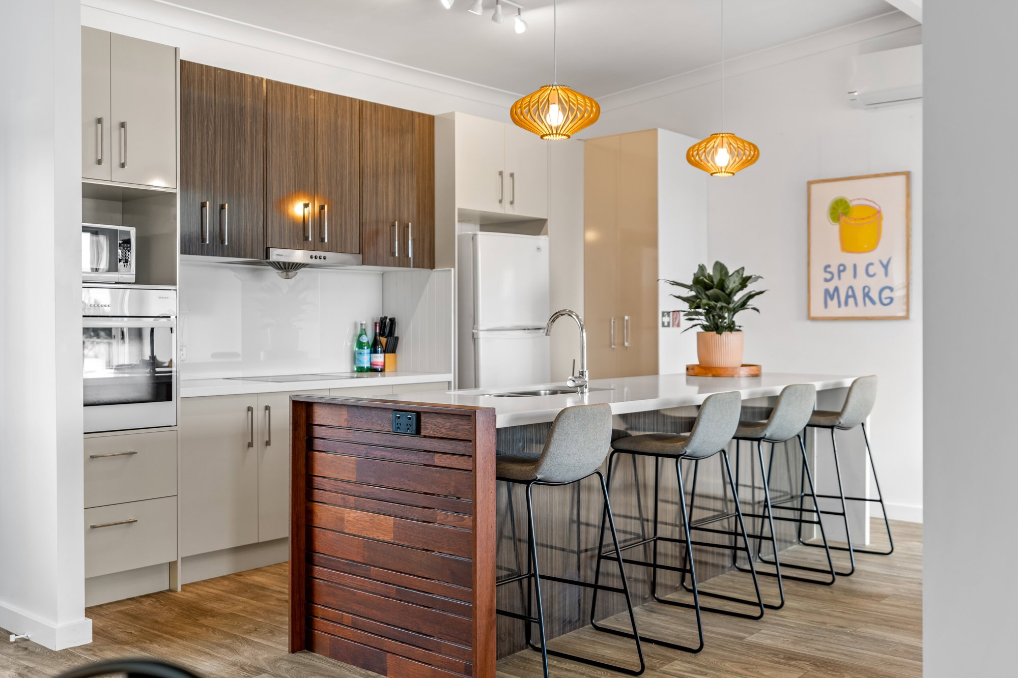 Furnished 2 Bedroom Apartment in Buff Point