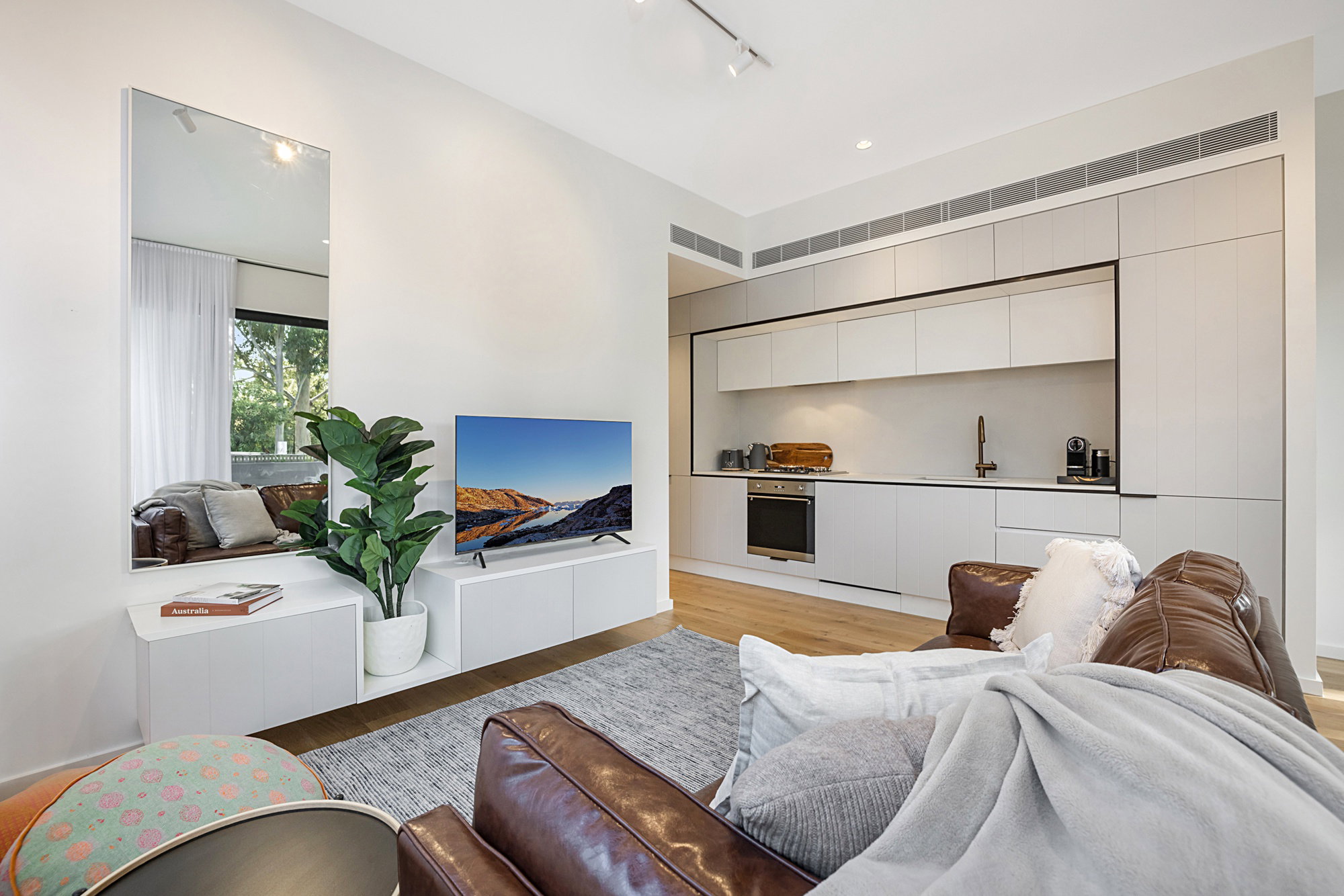 Furnished 2 Bedroom Apartment in Windsor