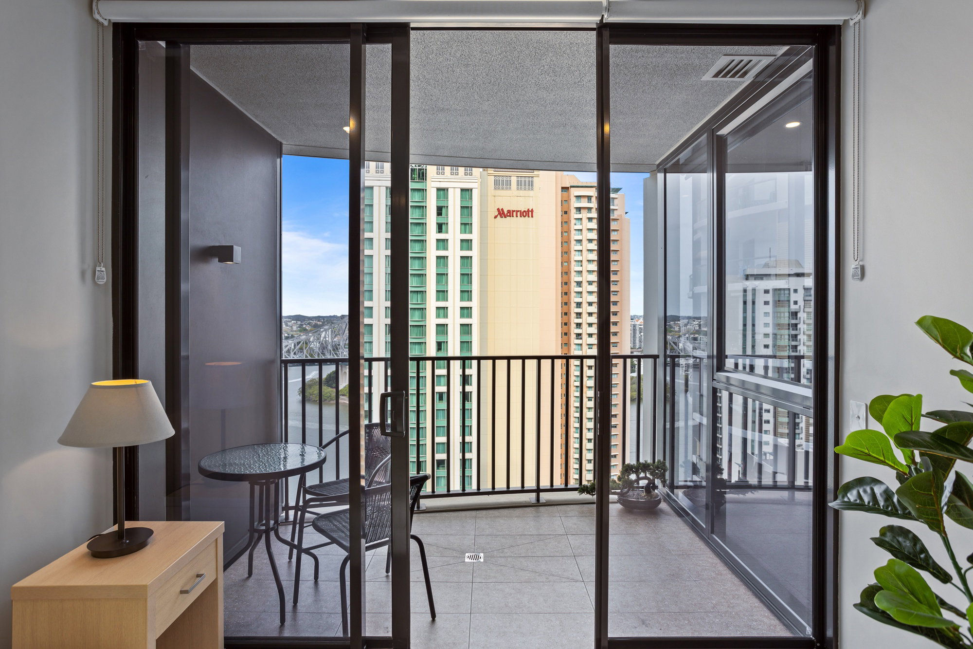 Furnished 1 Bedroom Apartment in Brisbane City
