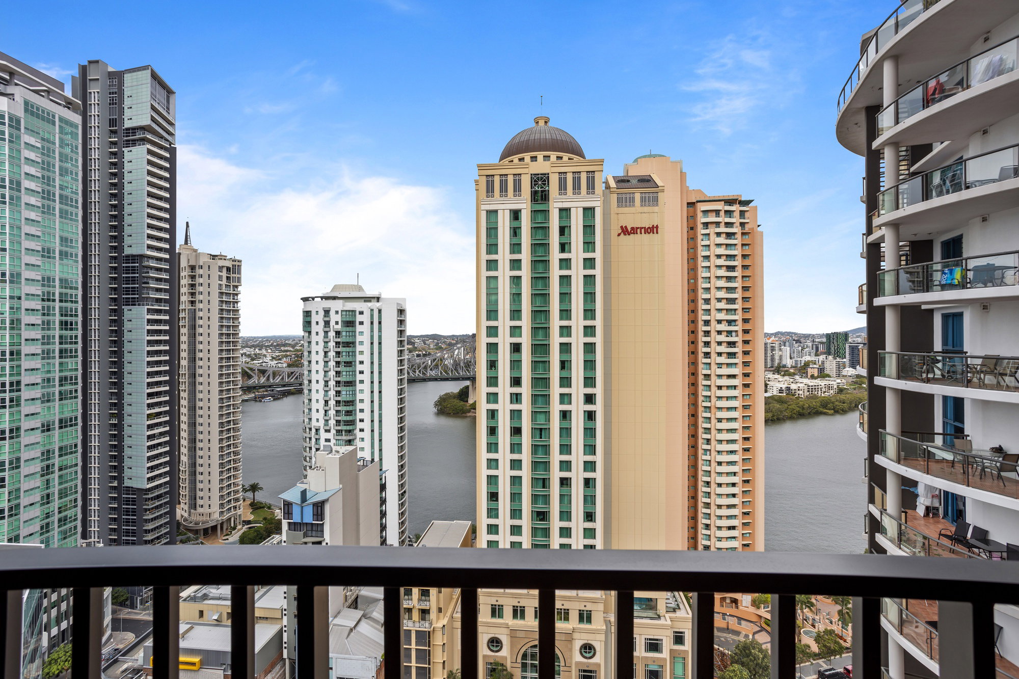Furnished 1 Bedroom Apartment in Brisbane City