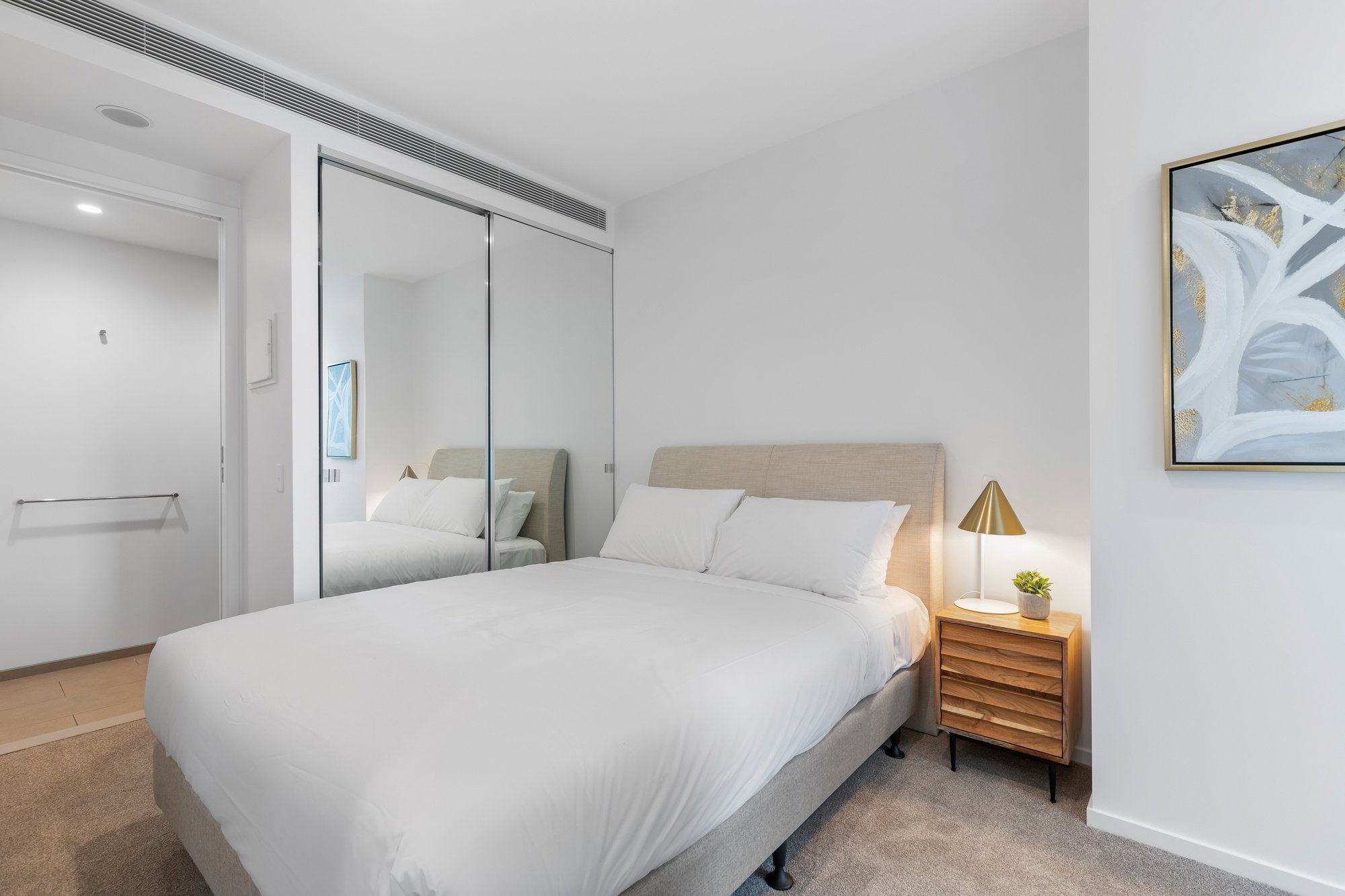 Furnished 1 Bedroom Apartment in Southbank