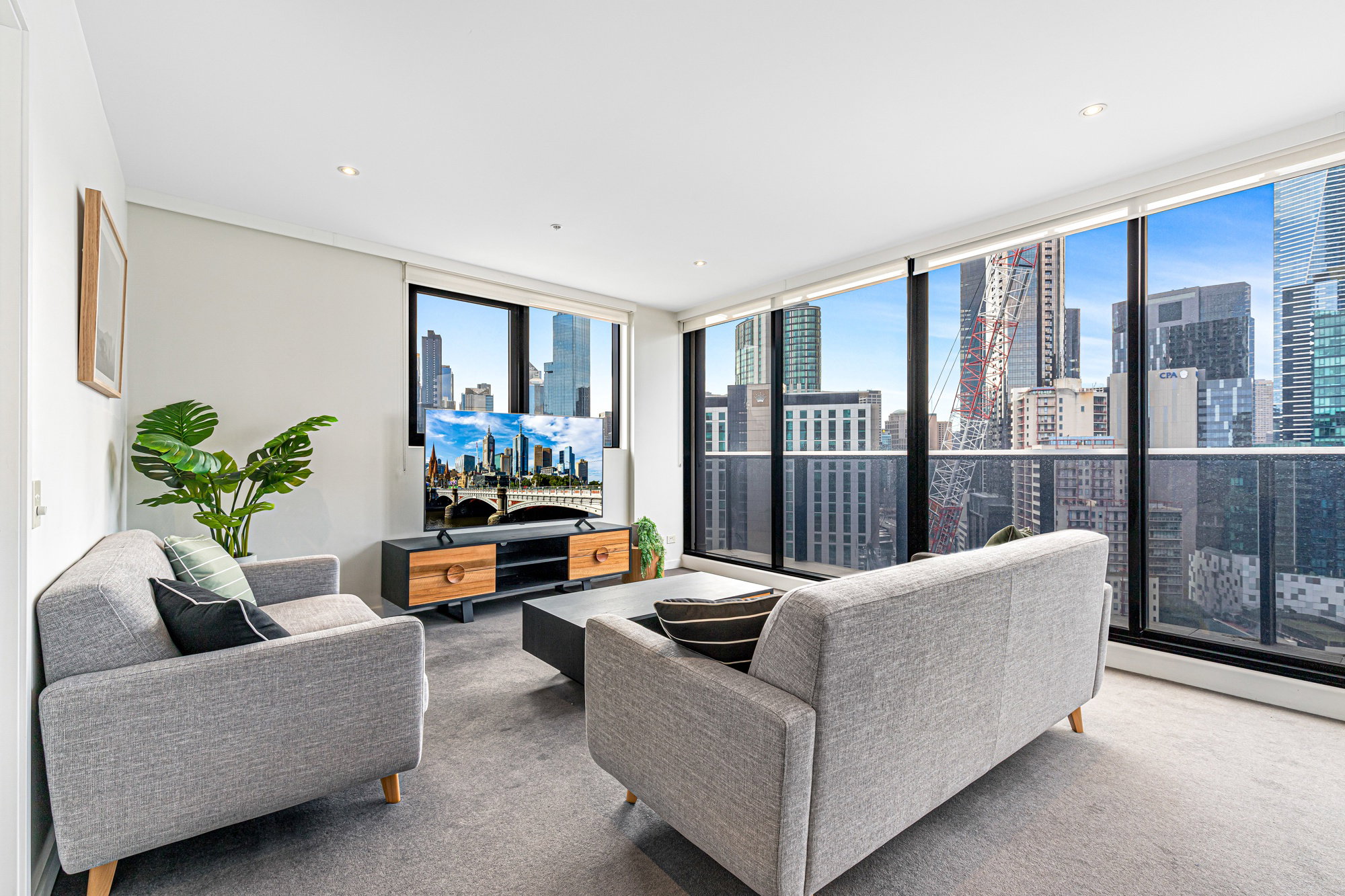 Furnished 2 Bedroom Apartment in Southbank