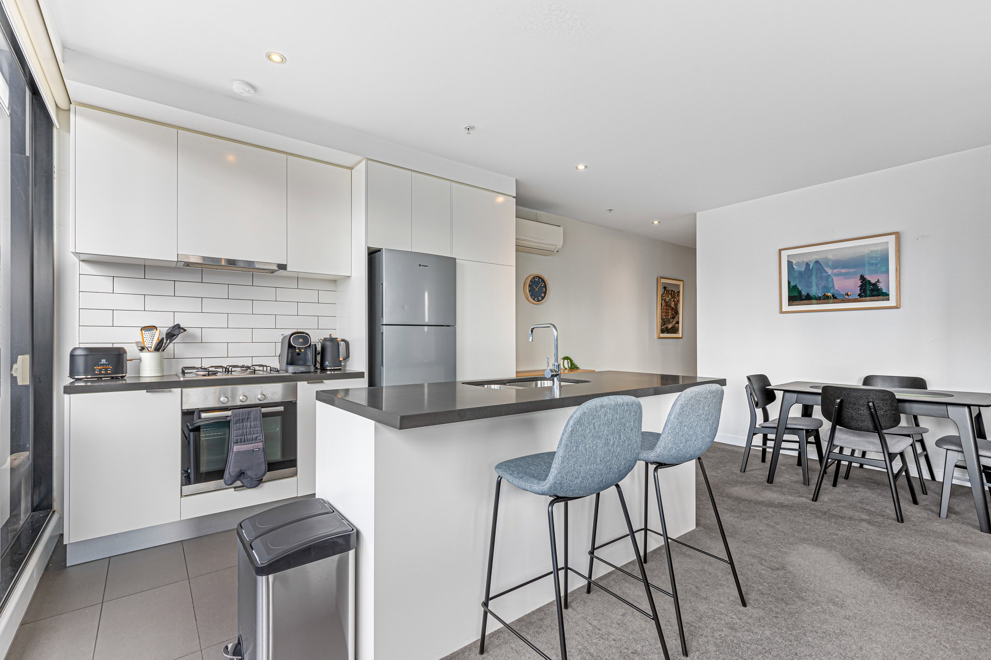 Furnished 2 Bedroom Apartment in Southbank