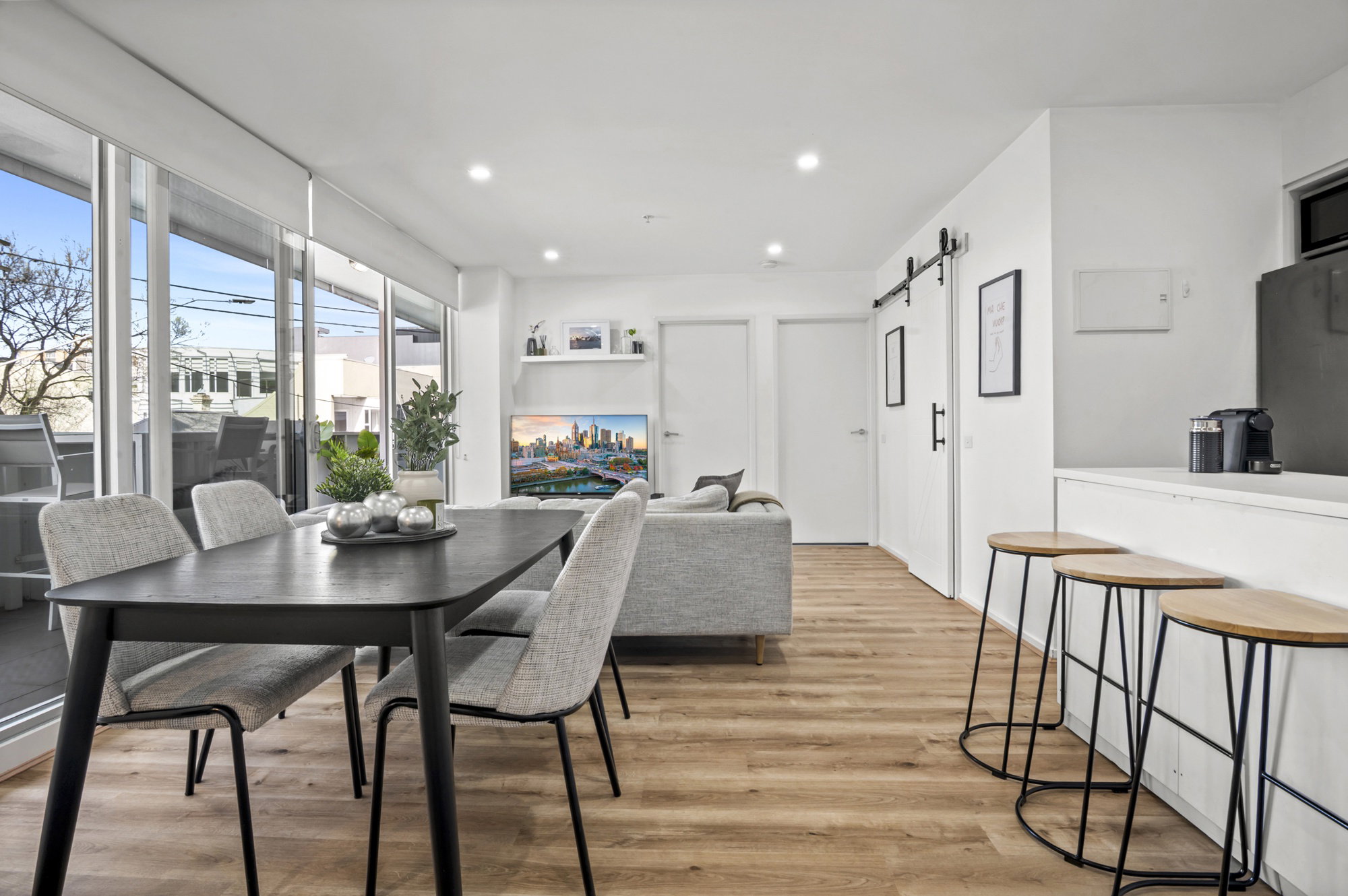 Furnished 2 Bedroom Apartment in South Yarra