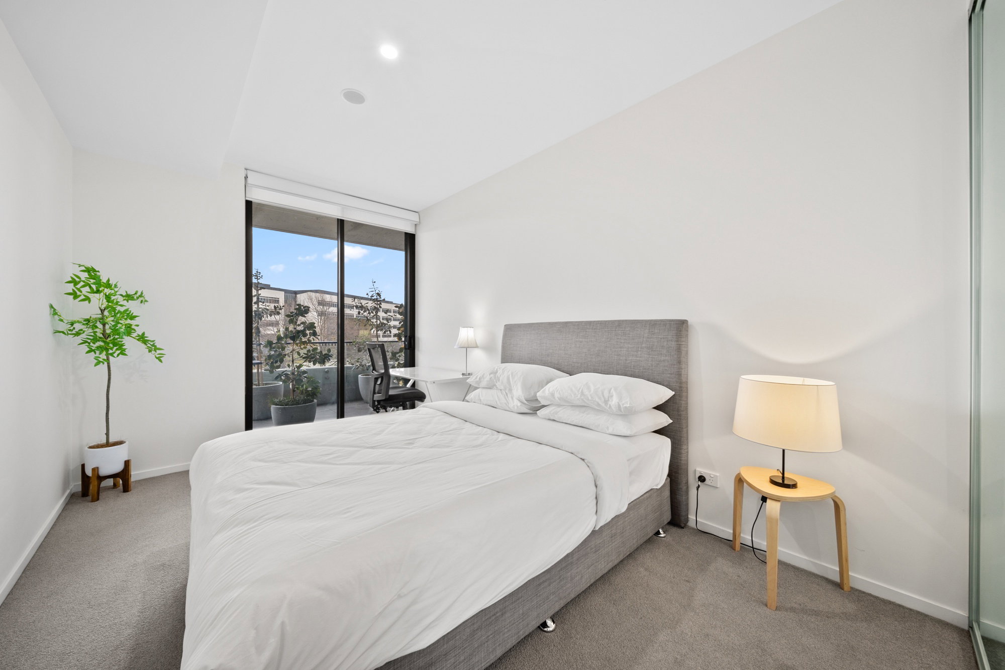 Furnished 2 Bedroom Apartment in Campbell