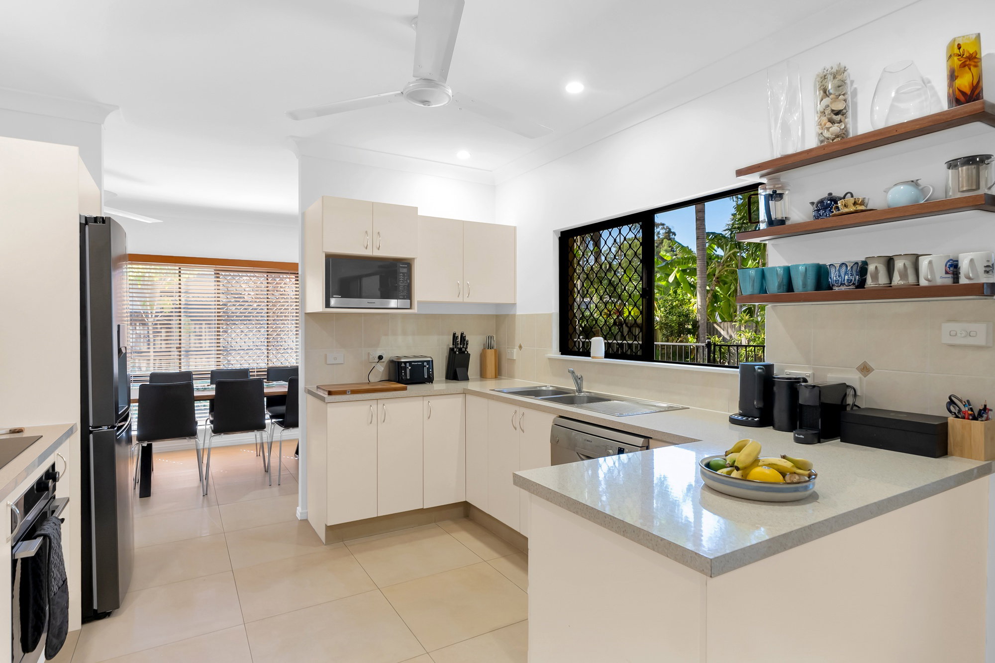 Furnished 3 Bedroom House in Clifton Beach