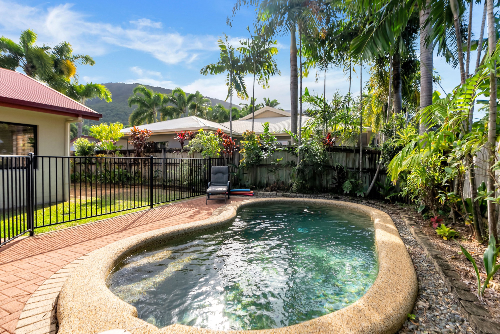 Furnished 3 Bedroom House in Clifton Beach
