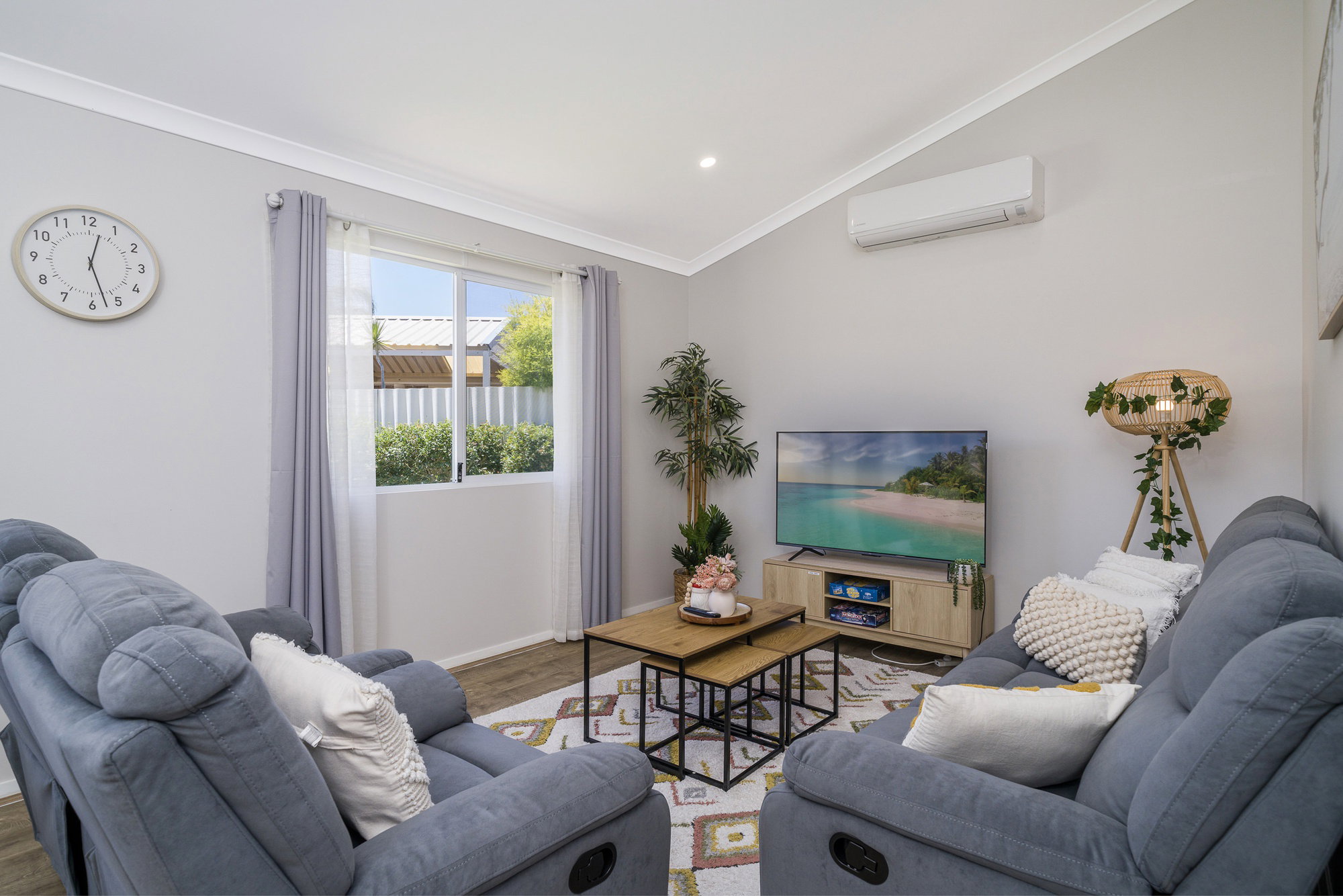 Furnished 2 Bedroom House in Thornlie