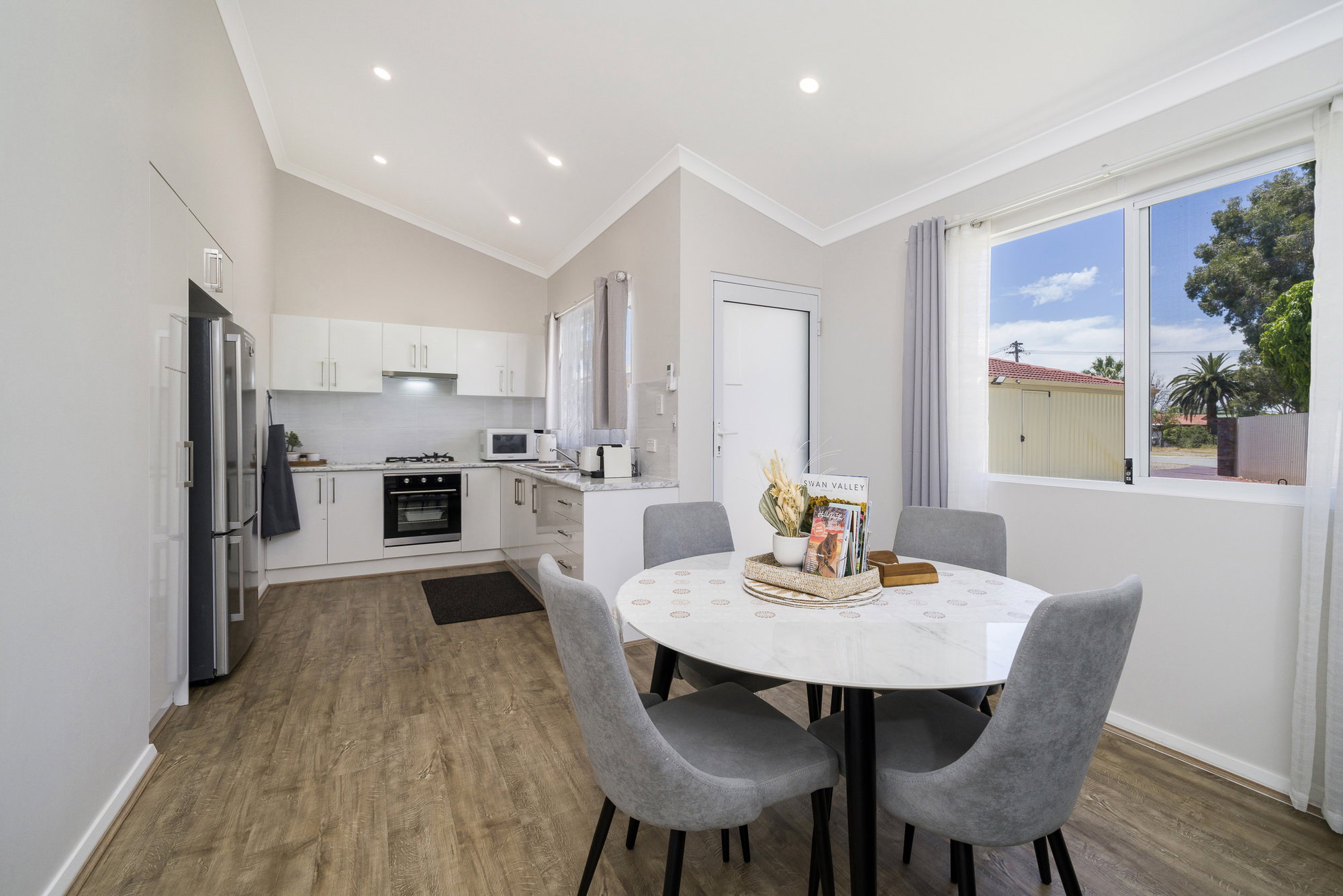 Furnished 2 Bedroom House in Thornlie