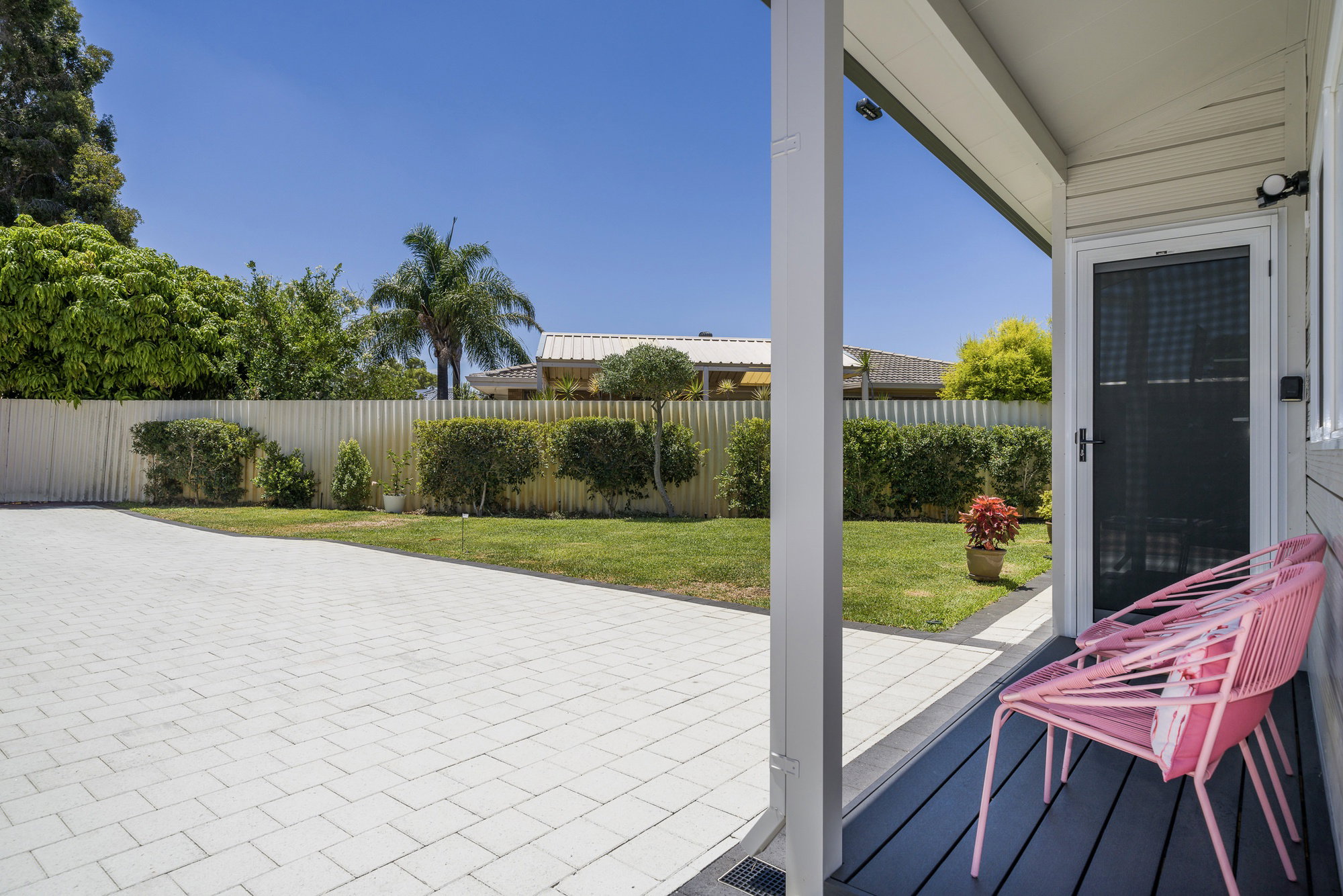 Furnished 2 Bedroom House in Thornlie