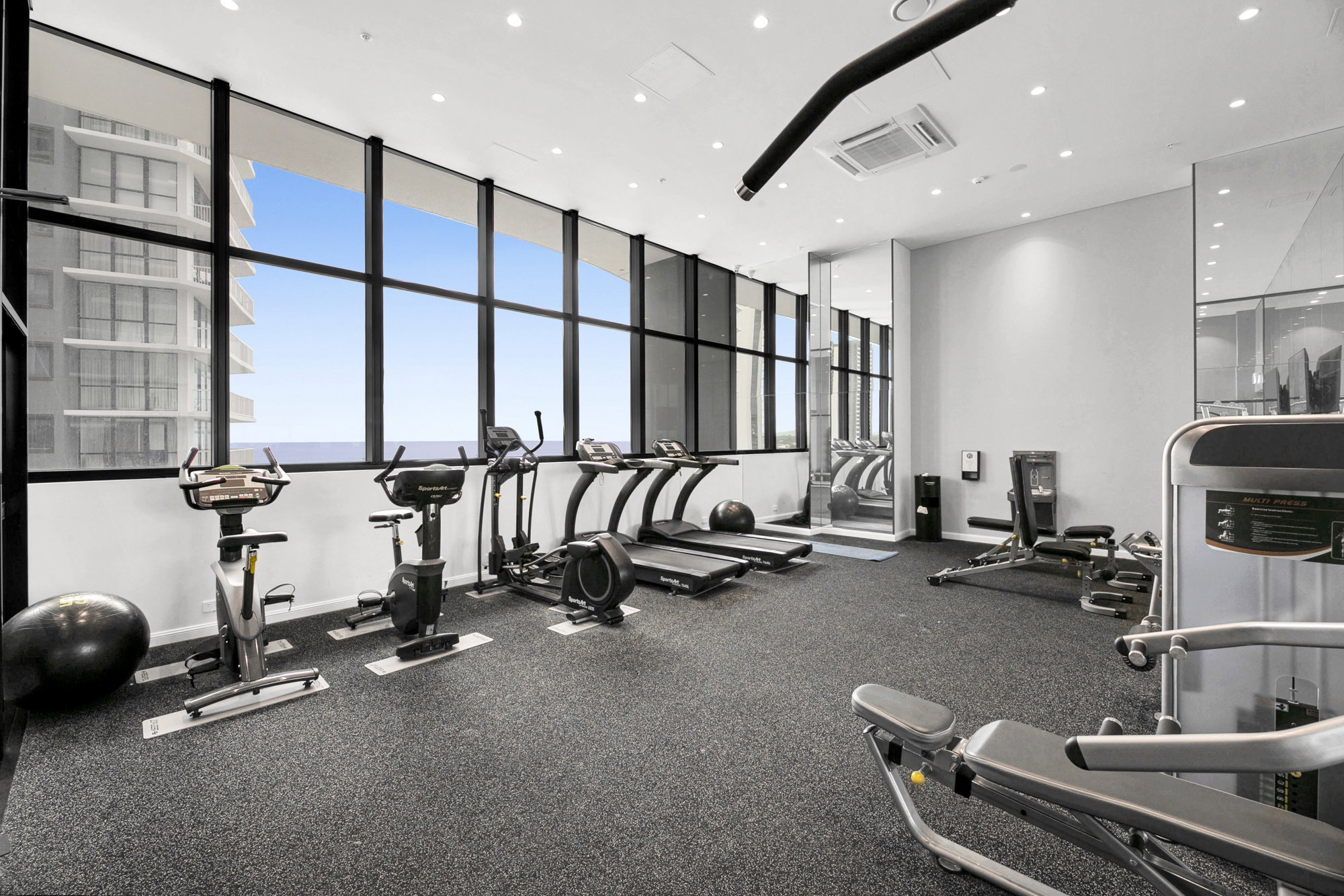 Furnished 1 Bedroom Apartment in Surfers Paradise