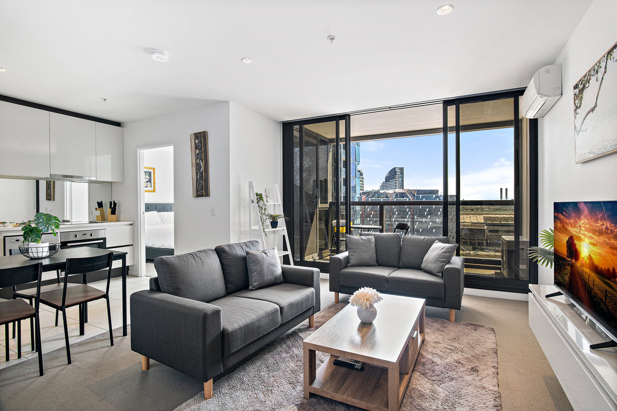 Furnished 2 Bedroom Rental in Melbourne