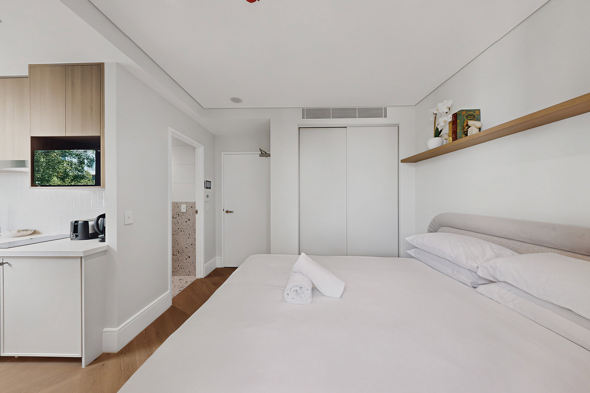 Furnished 1 Bedroom Apartment in Potts Point