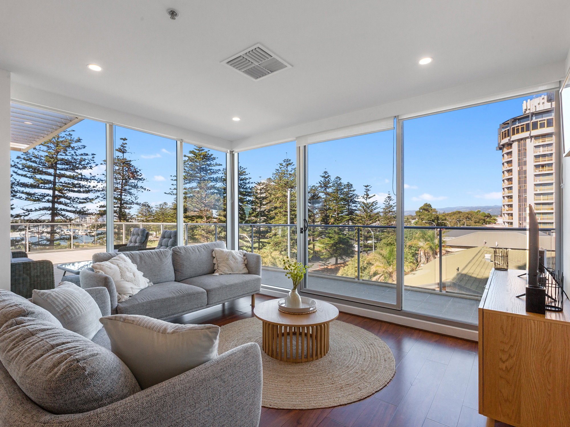 Furnished 2 Bedroom Apartment in Glenelg