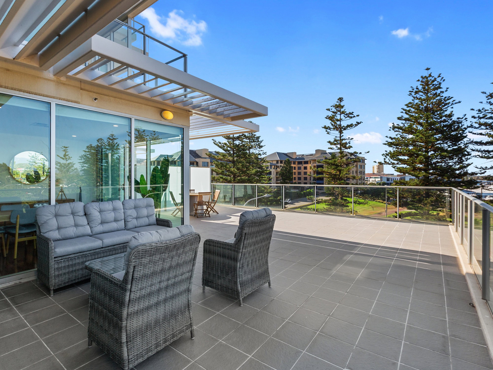 Furnished 2 Bedroom Apartment in Glenelg