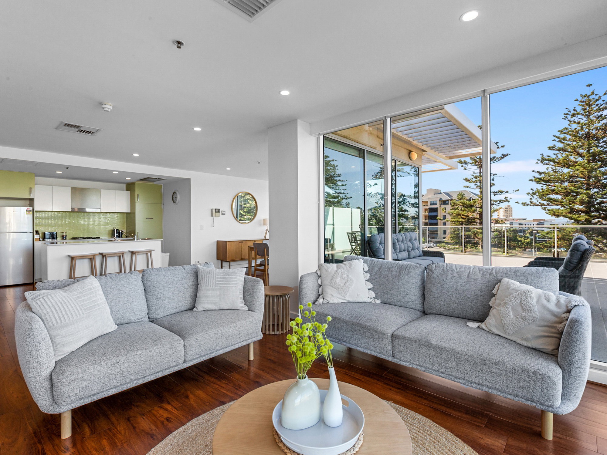 Furnished 2 Bedroom Apartment in Glenelg
