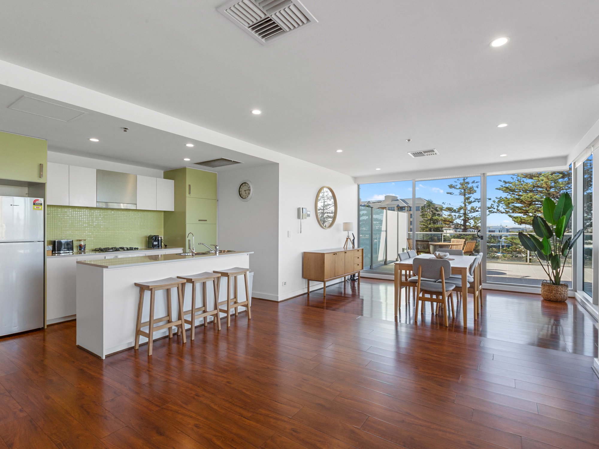 Furnished 2 Bedroom Apartment in Glenelg