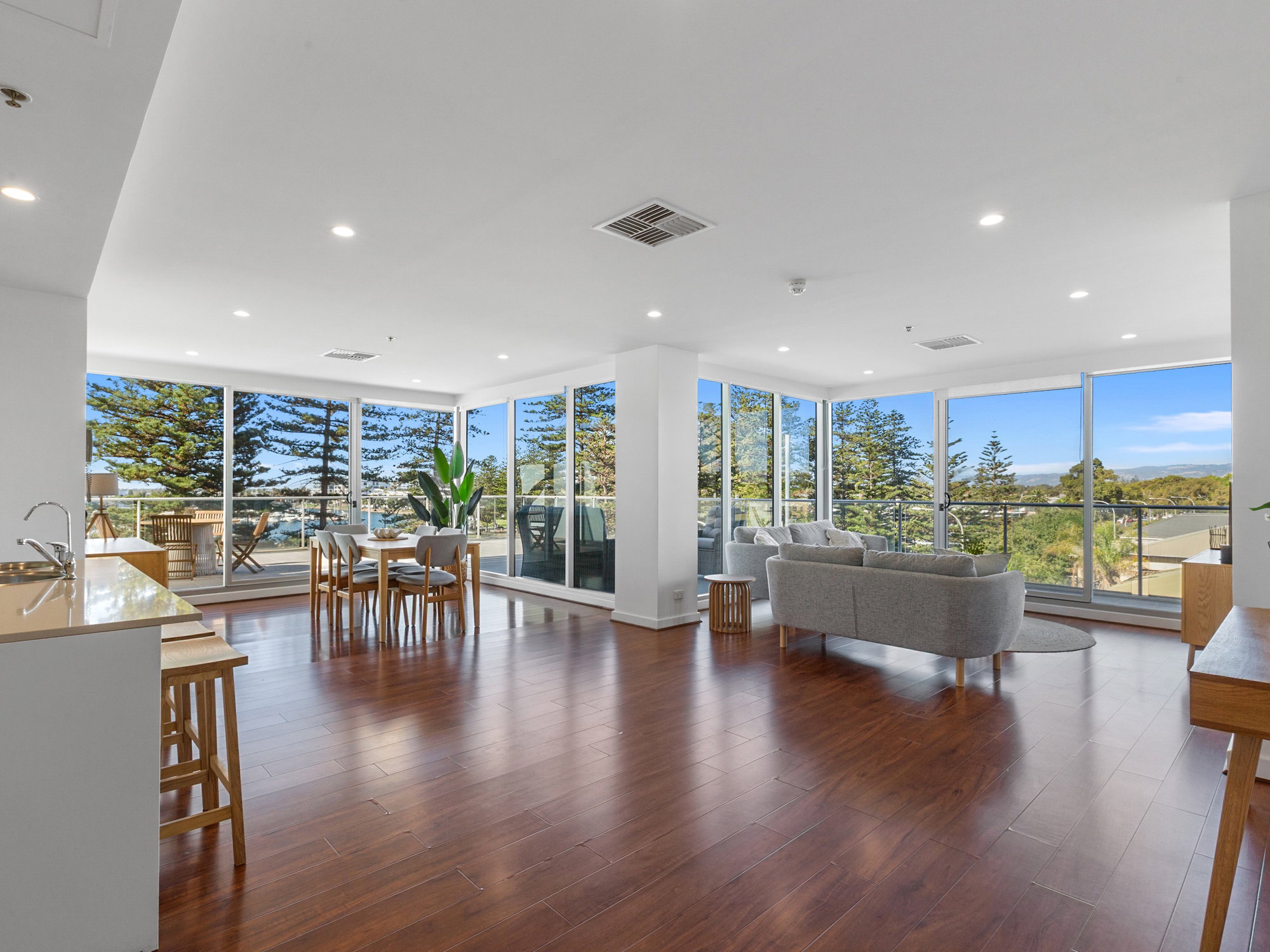 Furnished 2 Bedroom Apartment in Glenelg