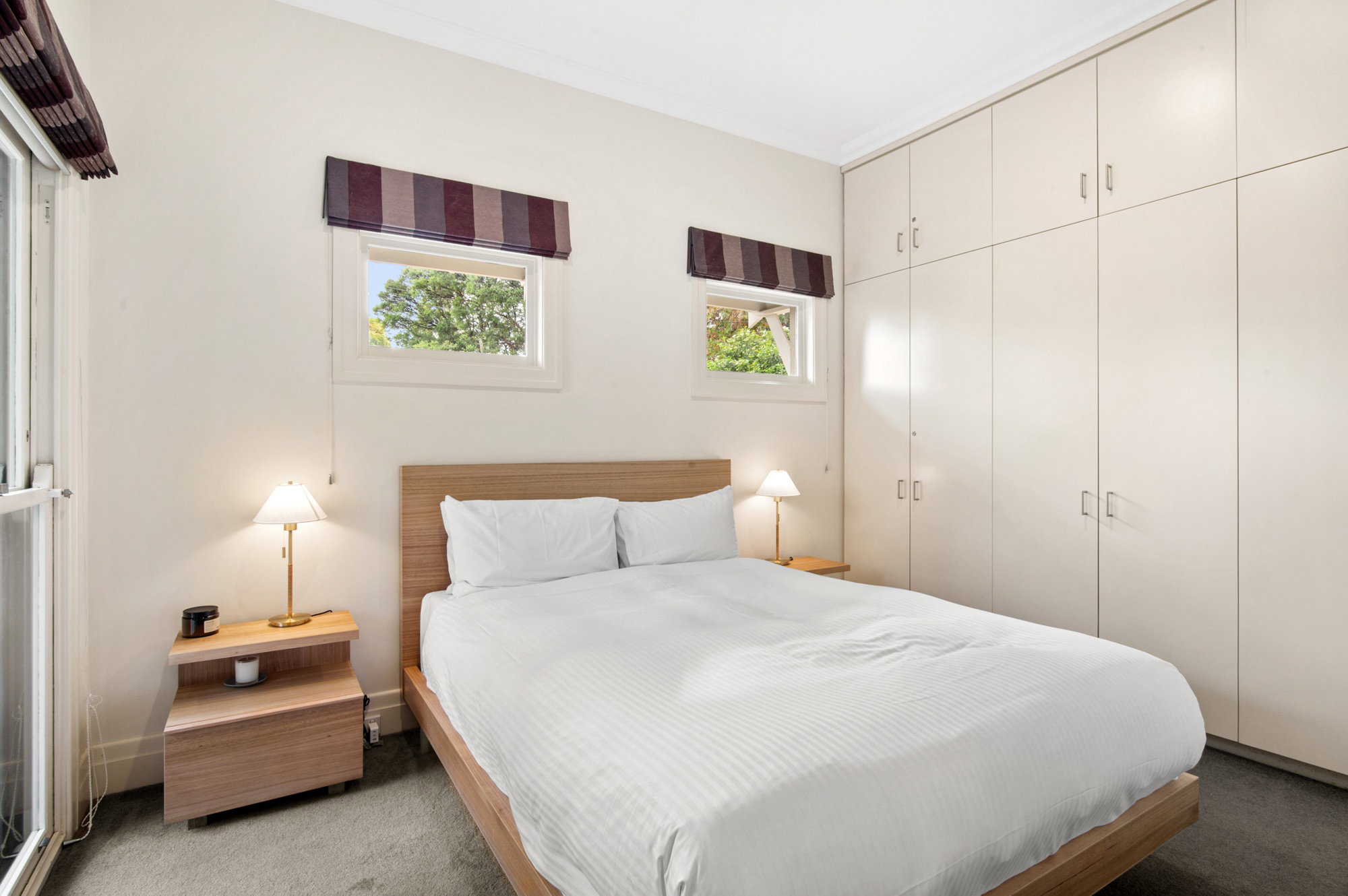 Furnished 1 Bedroom House in Kew East